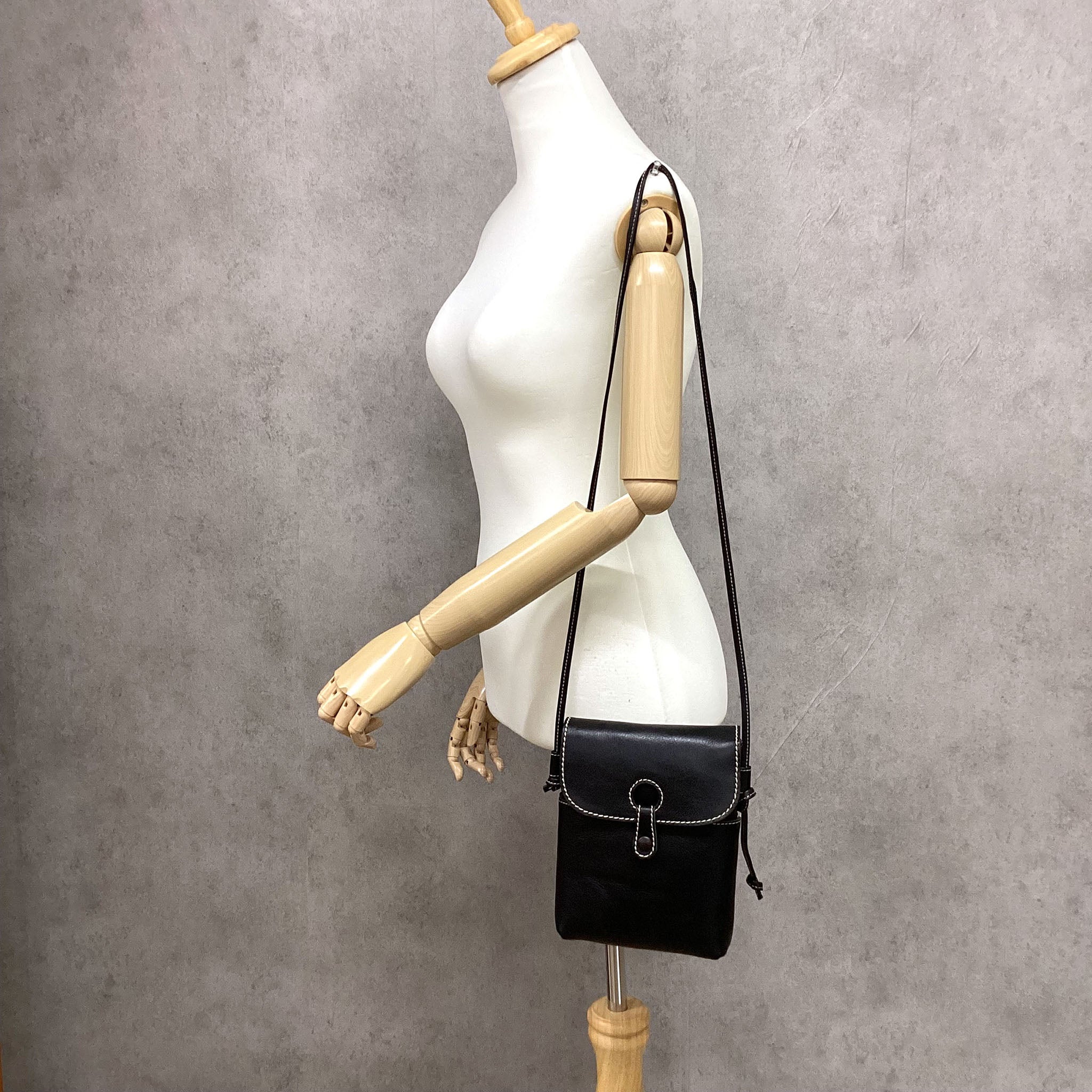 ヴォルフ ポシェット – LILY